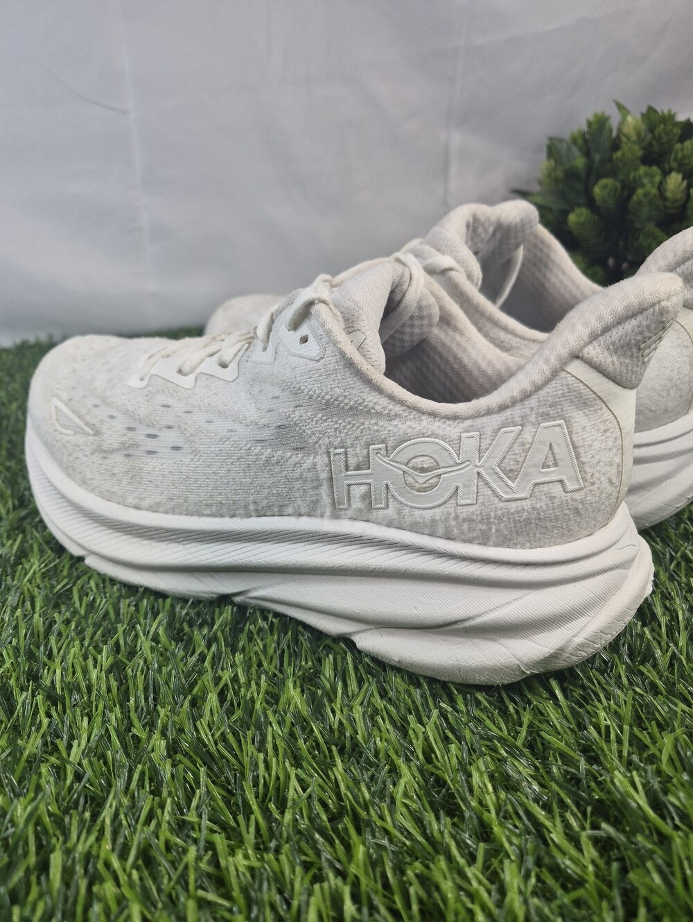 HOKA Clifton 9 Wide Women’s Size 8.5 White Running Shoes 1132211 WWH